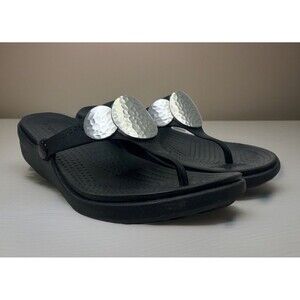 Crocs Sanrah Hammered Circle Wedge Sandals Flip Flops Womens Size 9 Black Silver